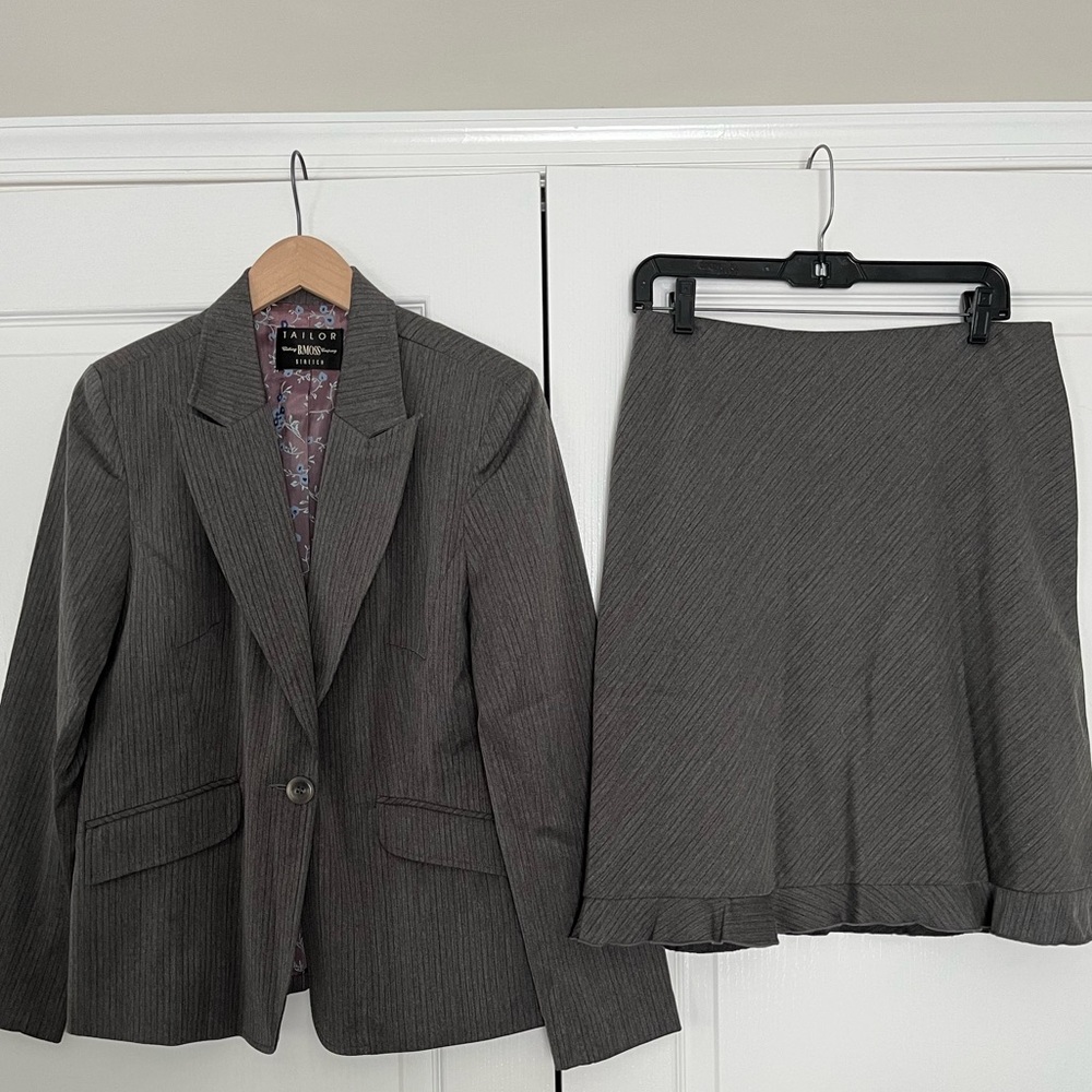 B. Moss skirt suit set